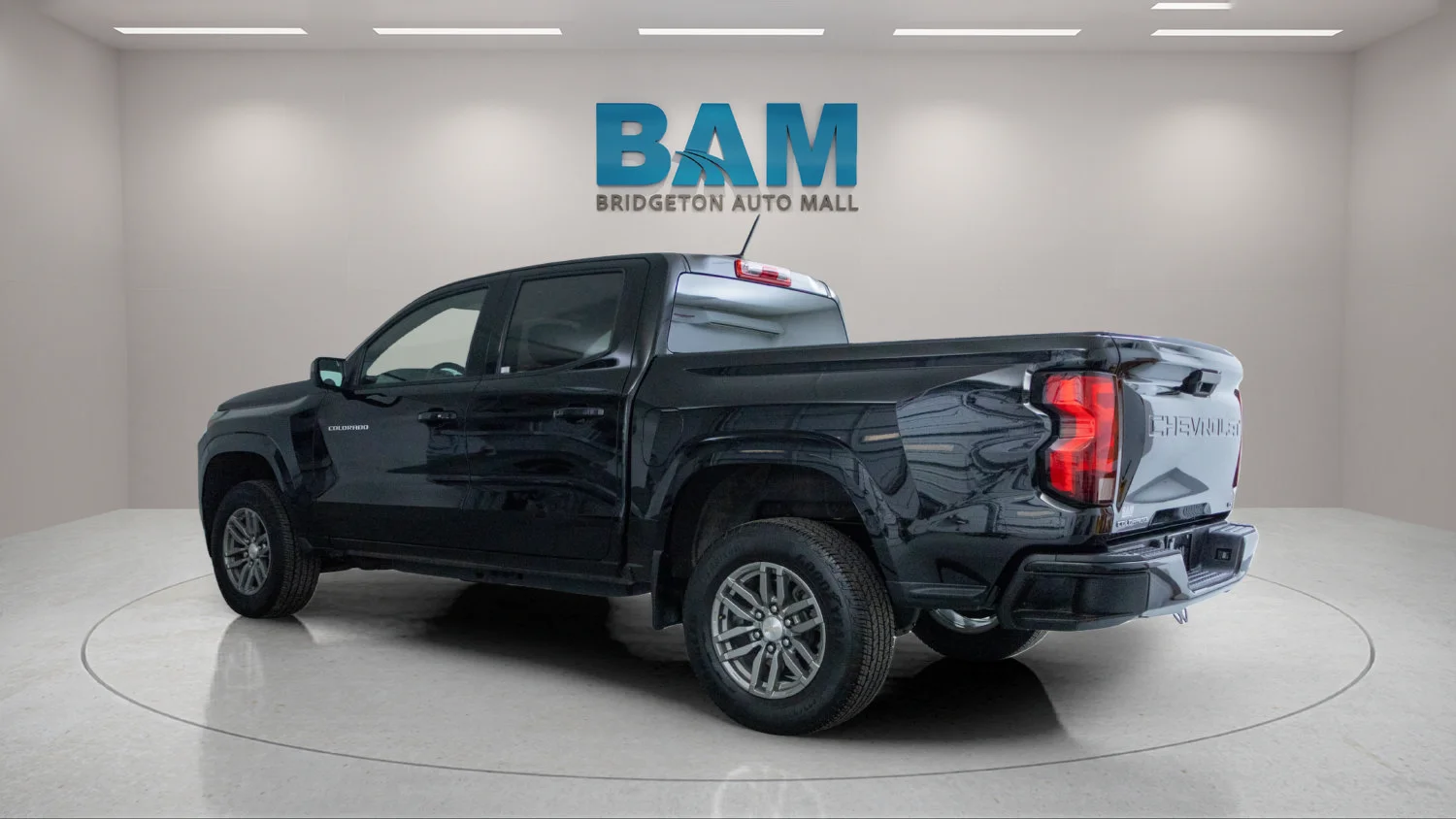 Used 2023 BLACK Chevrolet 2WD LT image 5
