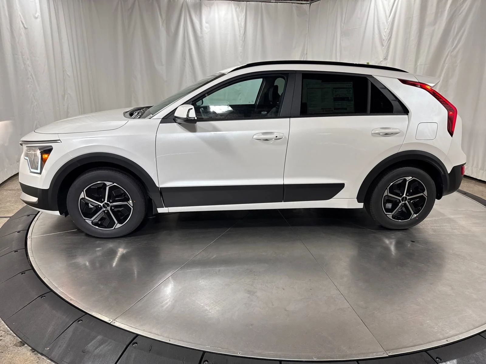 New 2026 Snow White Pearl Kia EX image 6