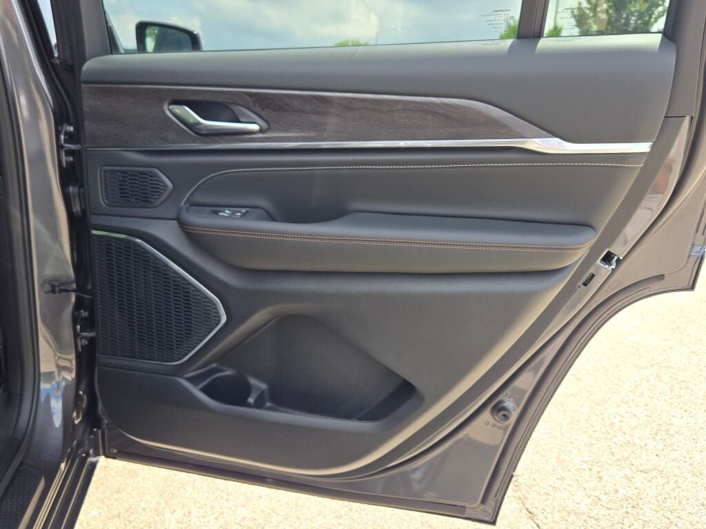 2025 Jeep Grand Cherokee L Overland - Photo 13