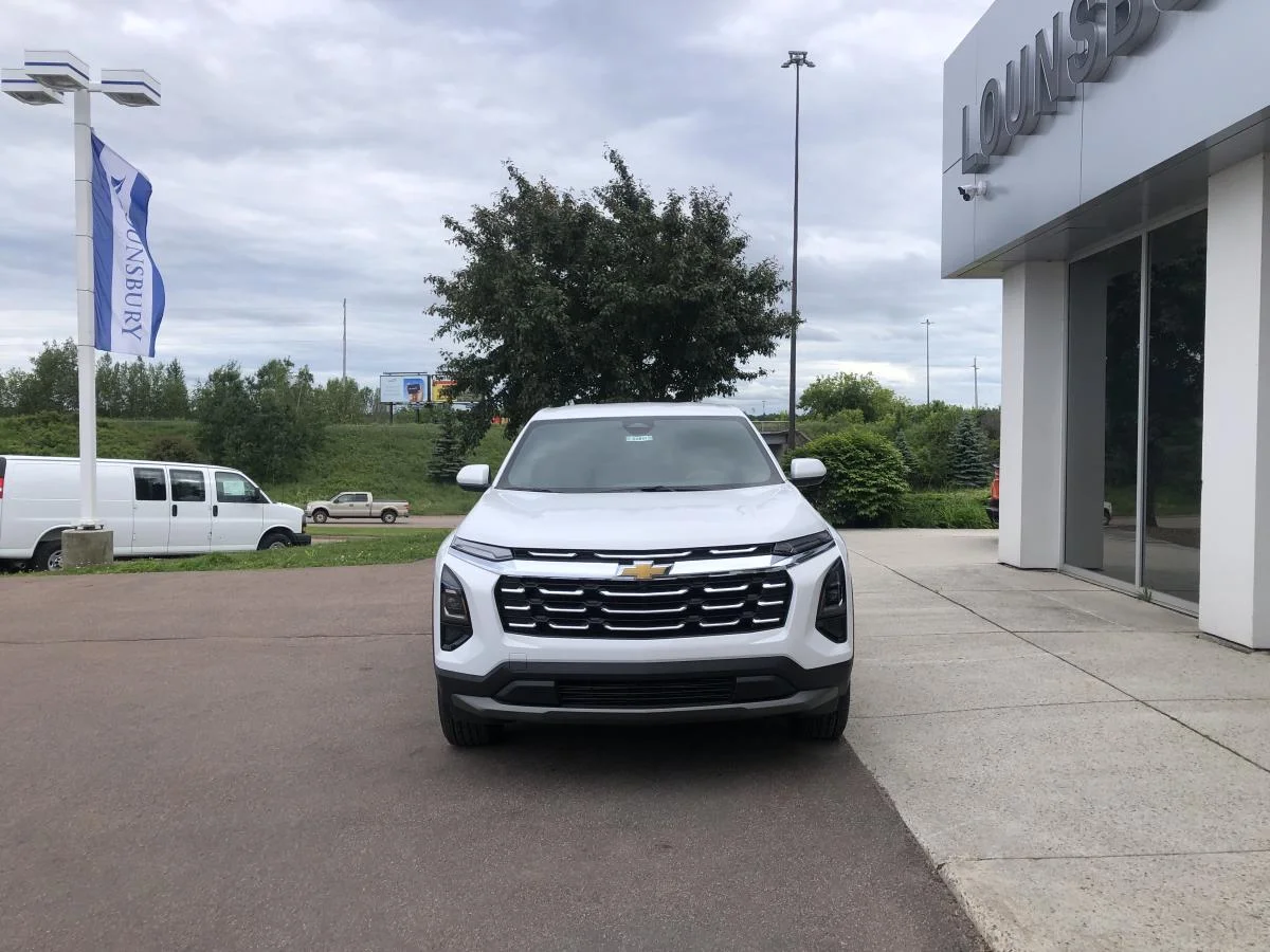 New 2026 White Chevrolet Fwd 4dr Lt 1lt image 3