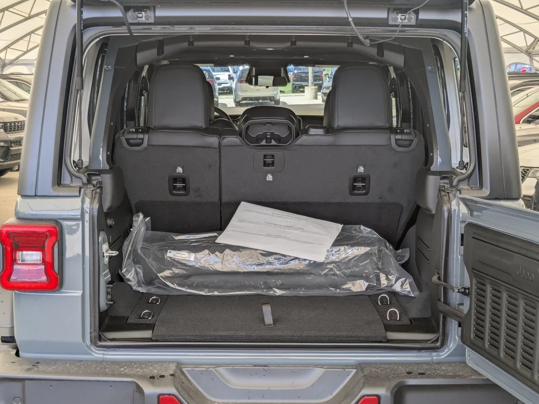 New 2026 Dark blue Jeep Rubicon - - 4x4 - 8-Spd Auto - Nappa Leather Seats - Black Freedom Top - Convenience Grp & More! image 27