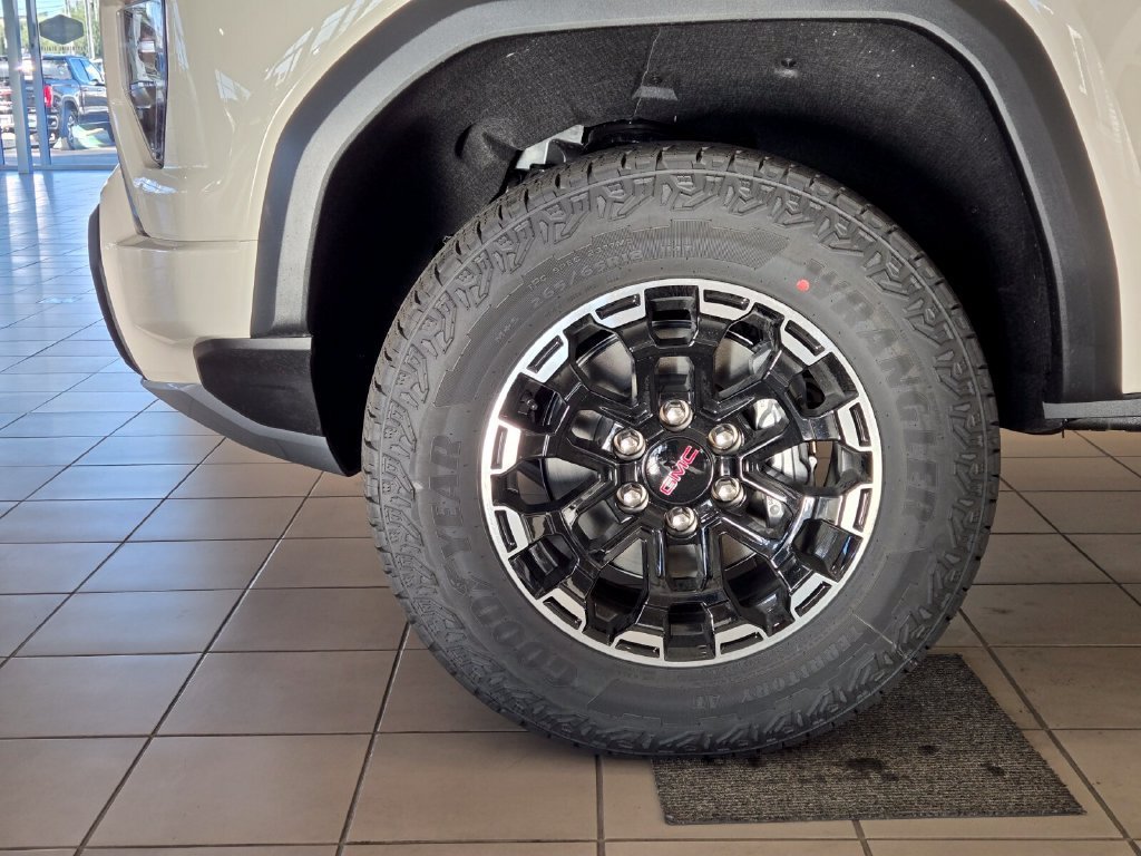 2026 GMC Canyon AT4 - Photo 7