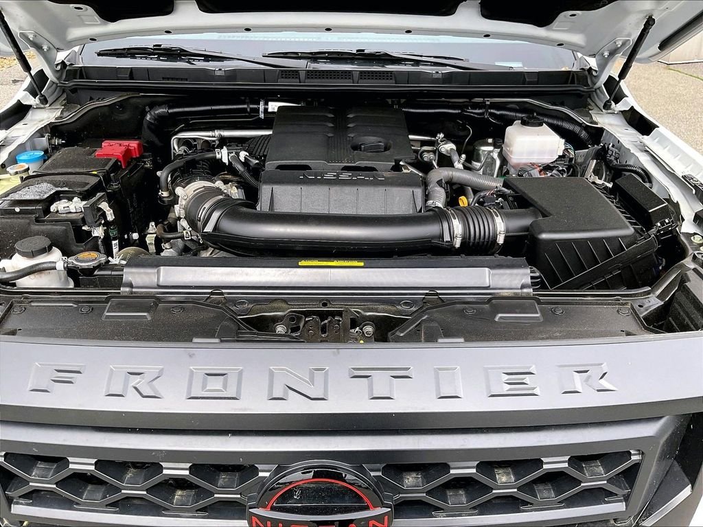 Used 2024 White Nissan PRO-4X image 29