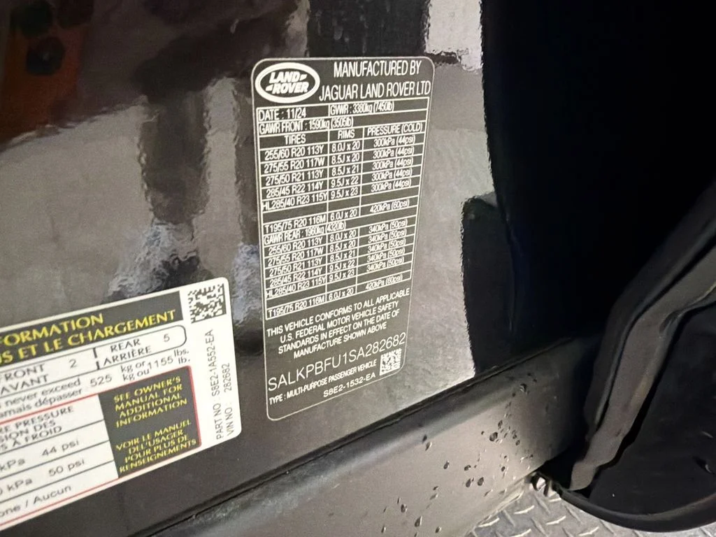 Used 2025 Black Land Rover SE image 35