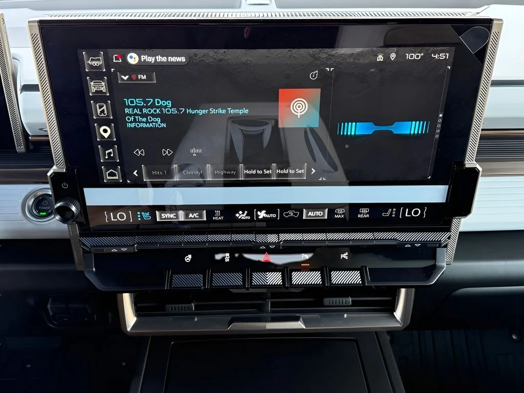 Used 2025 Black GMC 2X image 27