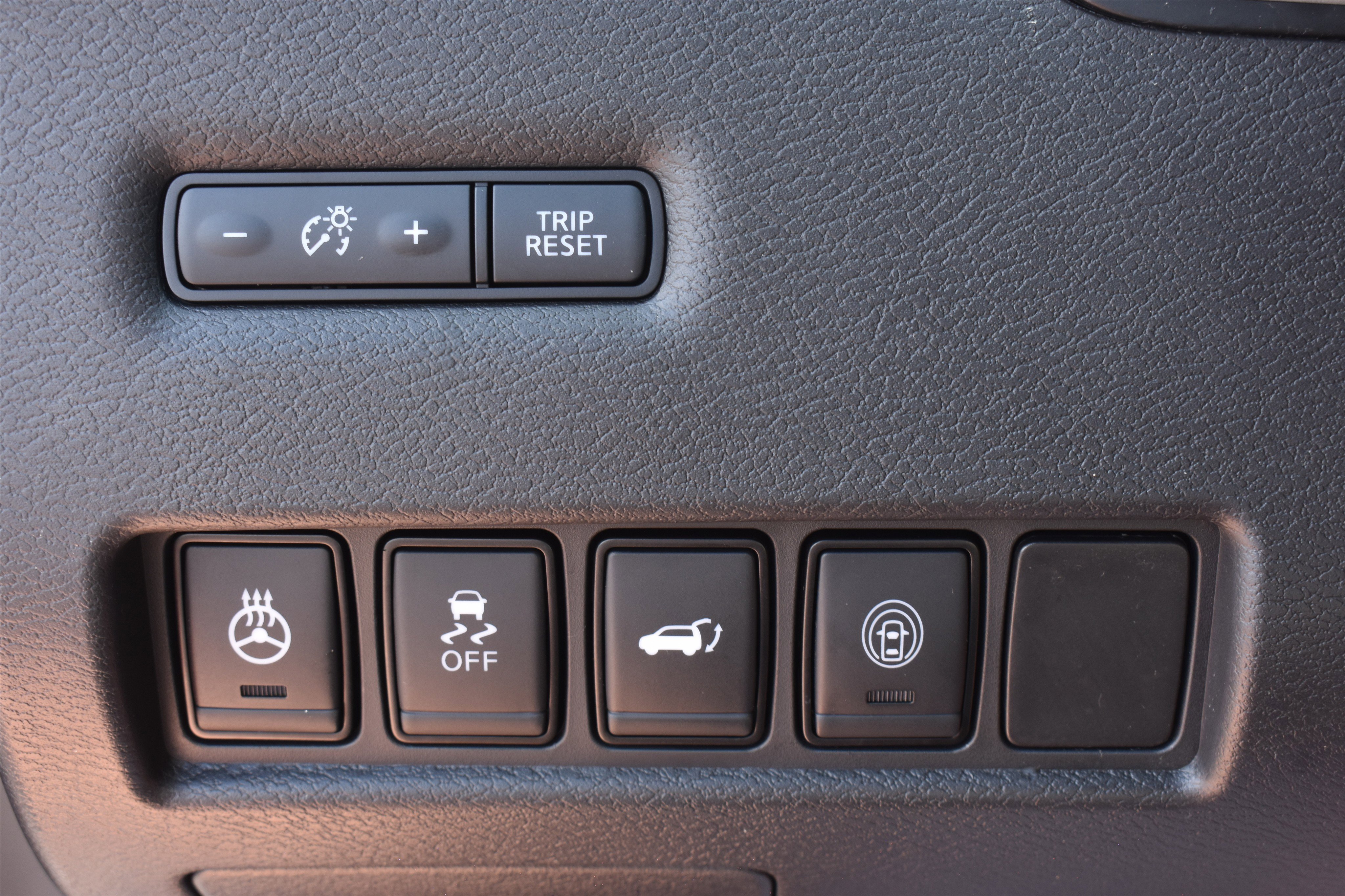 Used 2022 Gun Metallic Nissan Platinum image 30