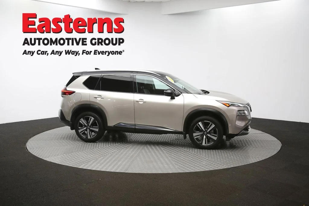 Used 2023 Silver Nissan SL image 47