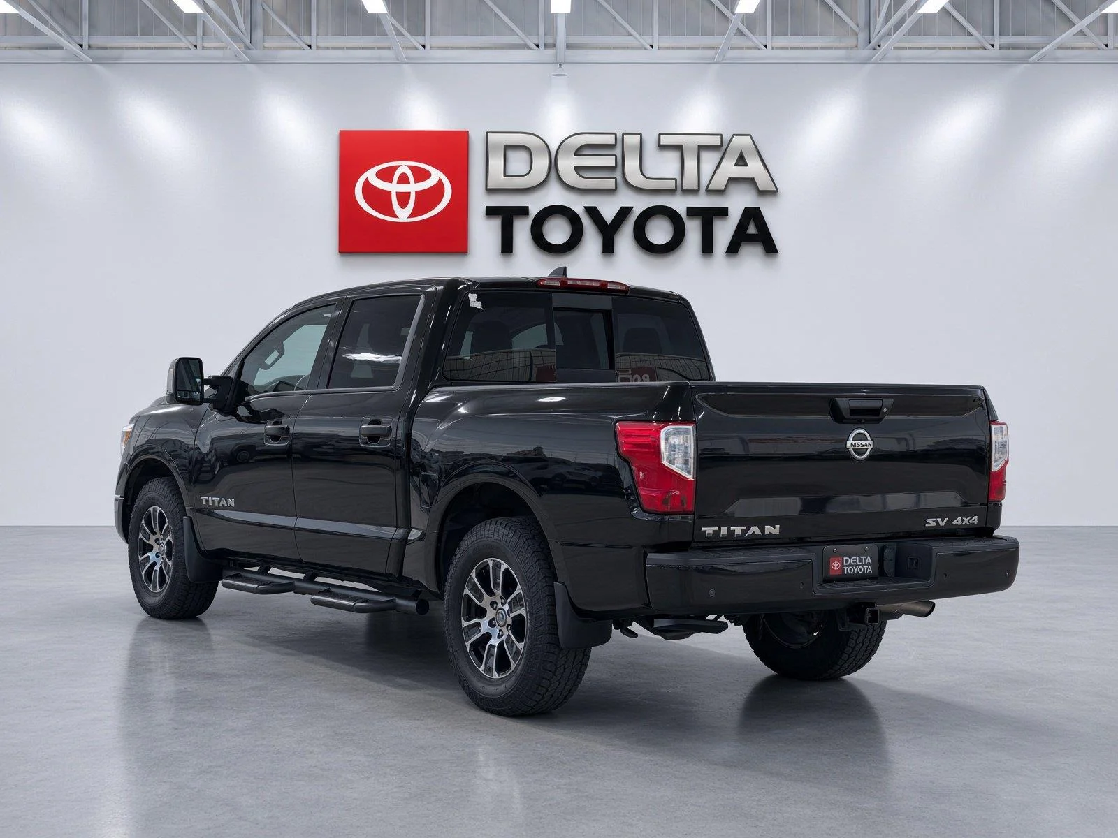 Used 2022 Super Black Nissan SV image 3