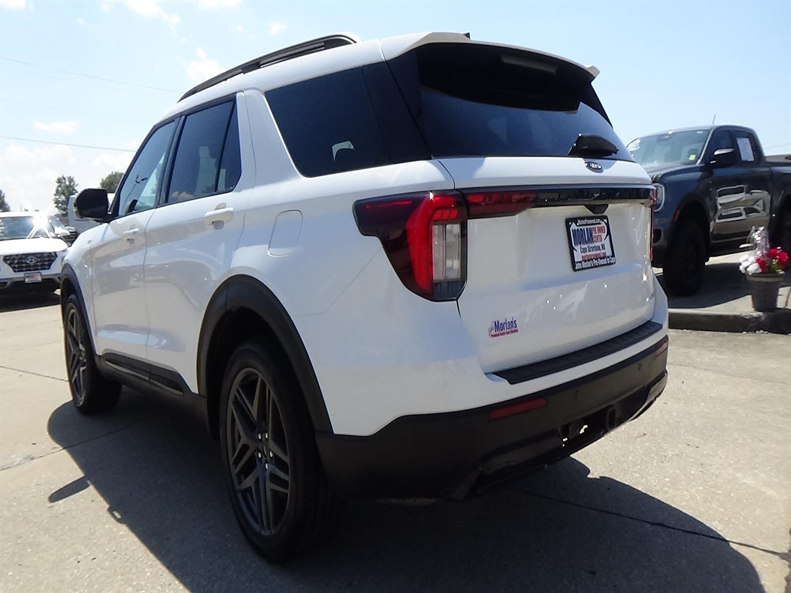 Used 2025 Star White Metallic Tri-Coat (az) Ford ST-Line image 8