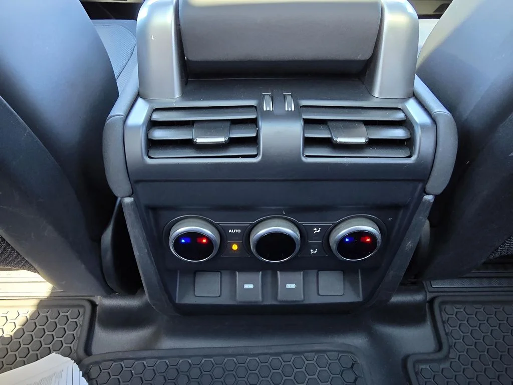 Used 2023 Fuji White Land Rover X-Dynamic SE image 12