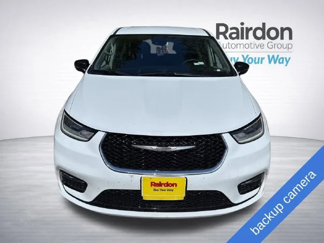 Used 2024 Bright White Clearcoat Chrysler Select image 2