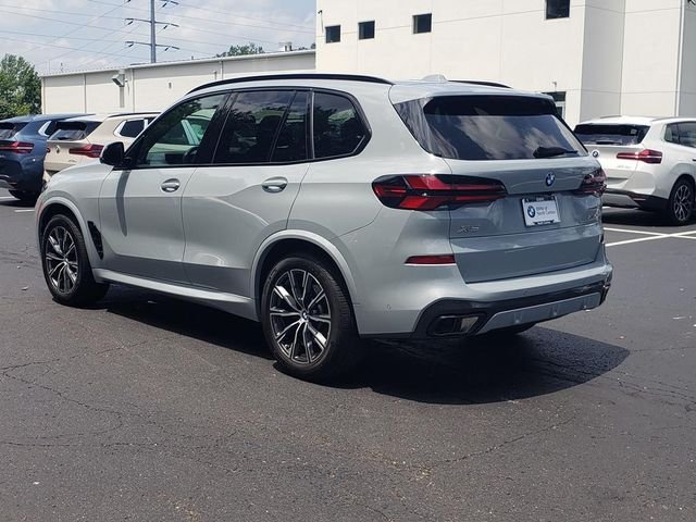 Used 2024 Gray Metallic BMW xDrive40i image 3