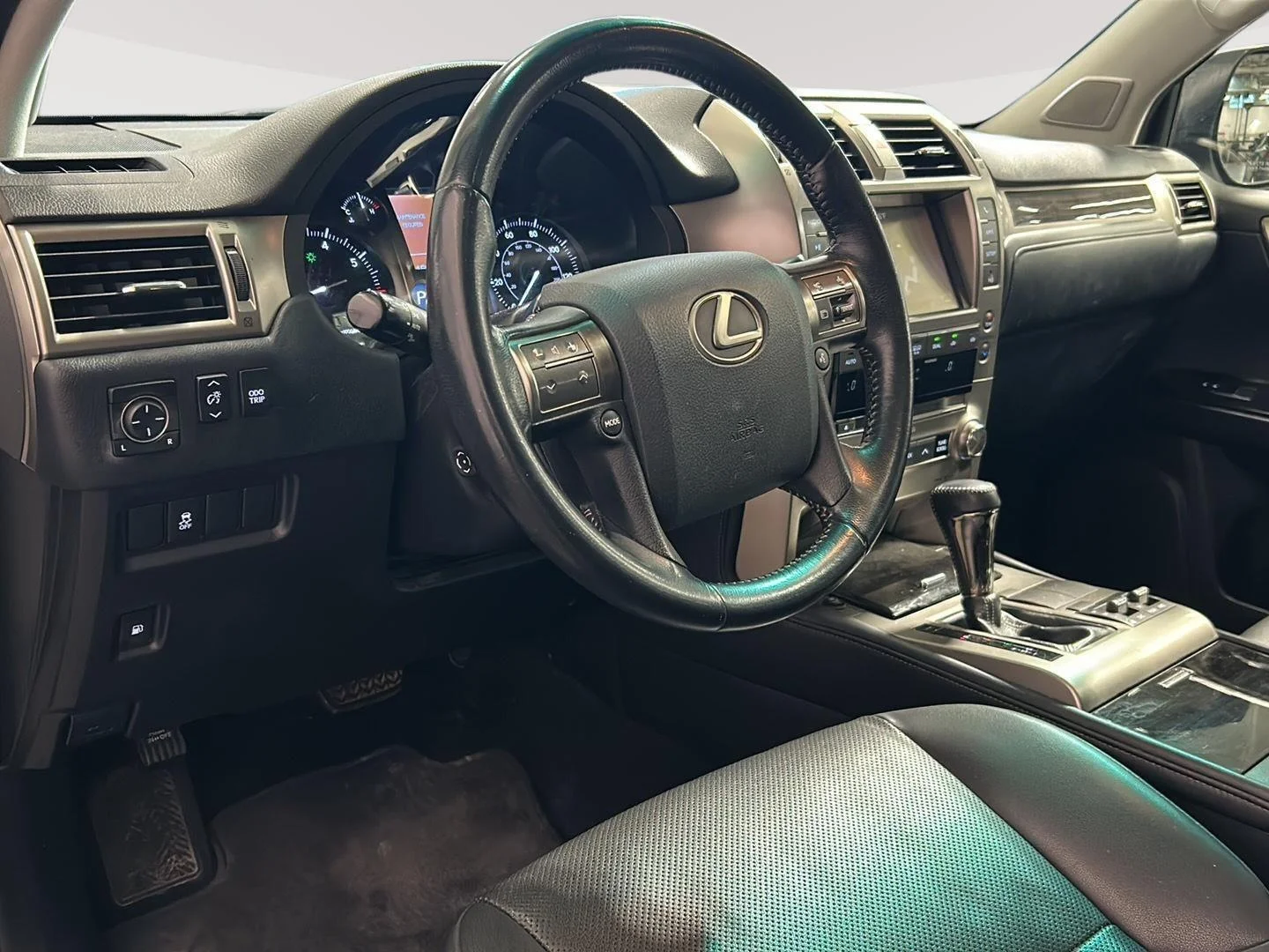 Used 2015 Starfire Pearl Lexus Base image 5