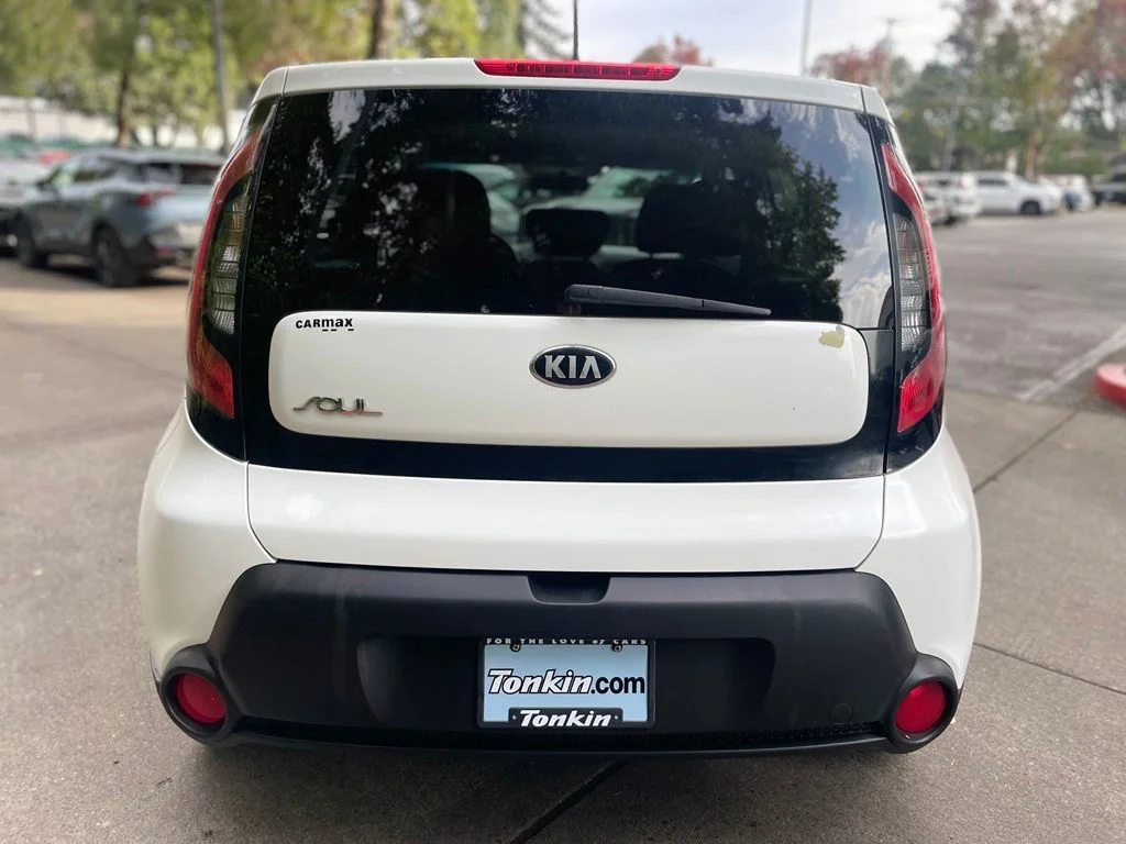 Used 2014 Clear White Kia Base image 5