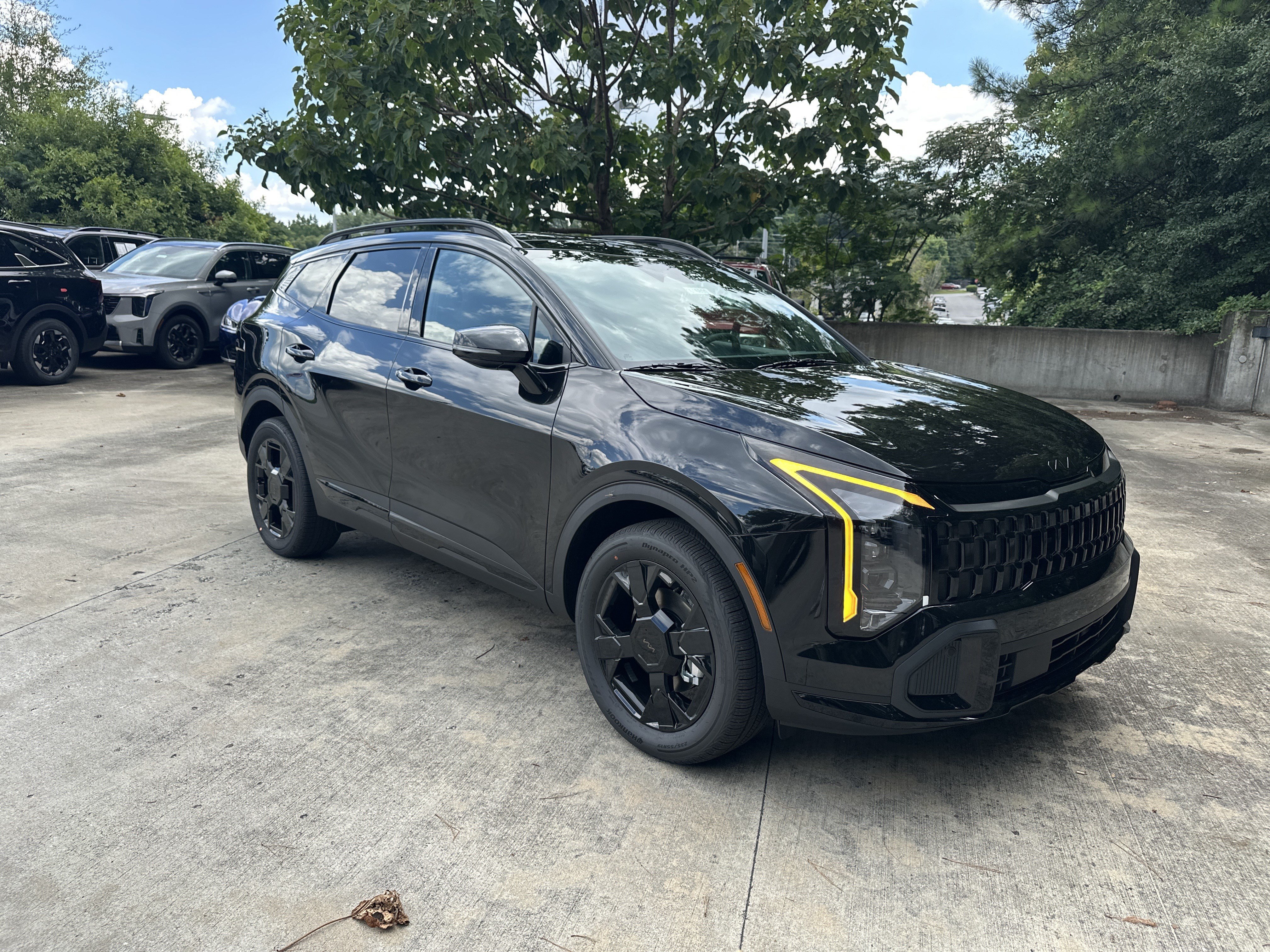 New 2027 Fusion Black Kia X-Line image 4