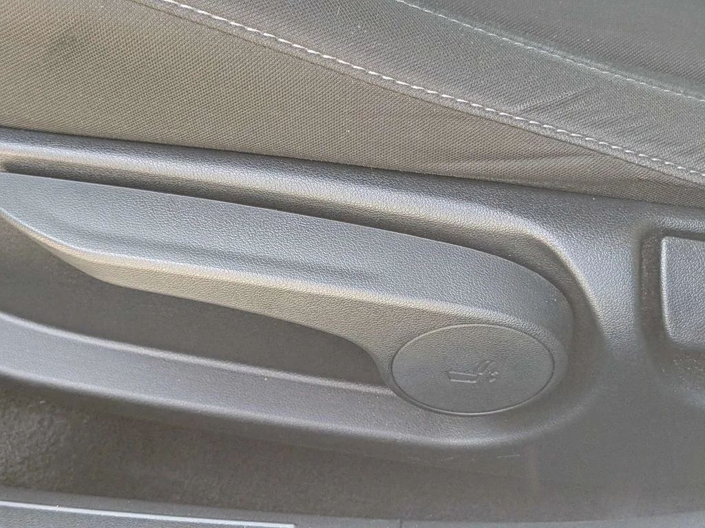 Used 2025 Black Hyundai SEL Convenience image 19