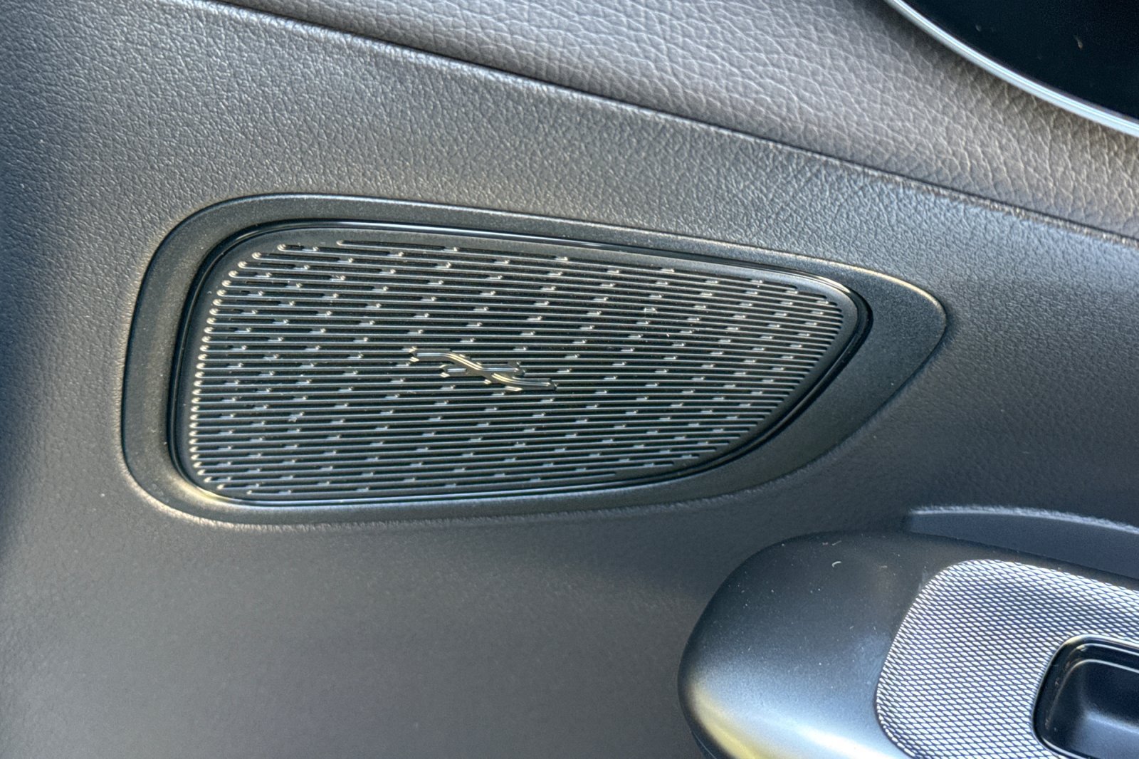 New 2027 Graphite Grey Metallic Mercedes-Benz GLC 300 image 5