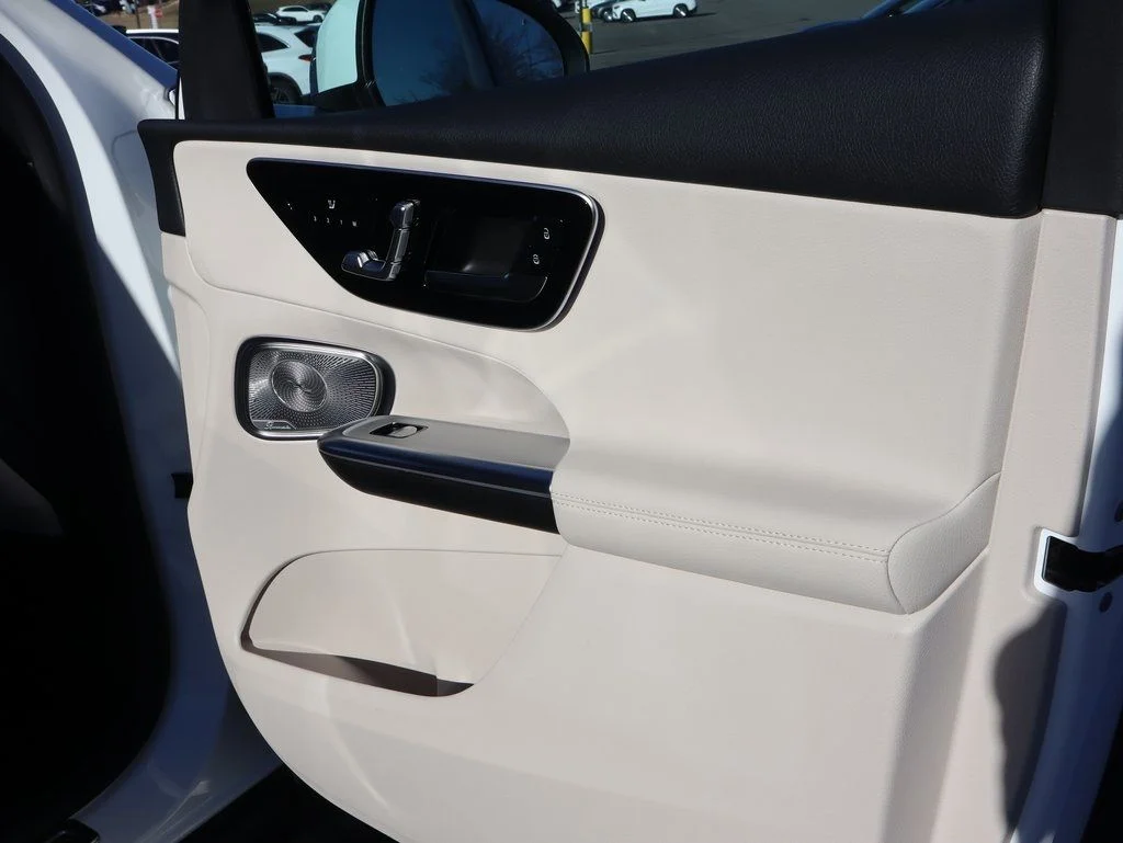 Certified Used 2026 Polar White Mercedes-Benz GLC 300 image 13