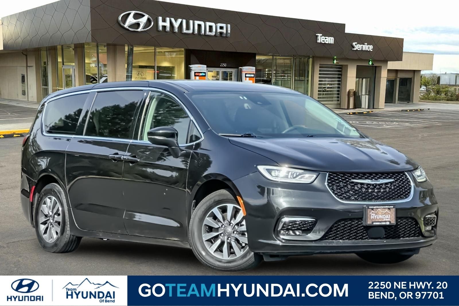 2023 Chrysler Pacifica Hybrid Touring L