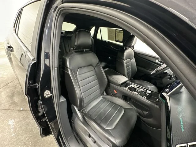 Used 2024 Deep Black Pearl Volkswagen 2.0T SEL R-Line image 19