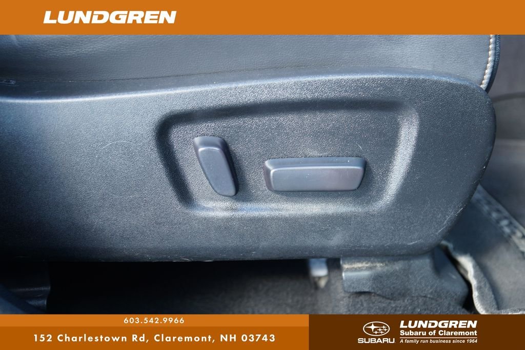Used 2018 Silver Toyota XLE image 11