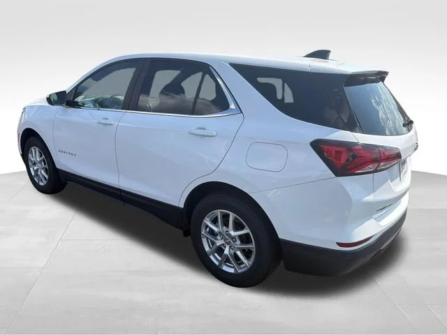 Used 2024 Summit White Chevrolet LT image 3