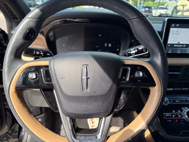 Used 2022 Black Lincoln Grand Touring image 12