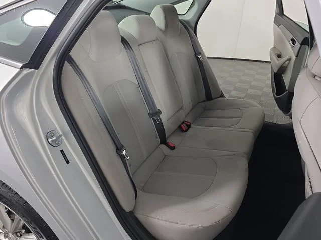 Used 2019 Silver Hyundai SE image 24