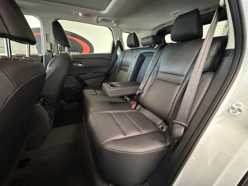 New 2026 Everest White Pearl TriCoat Nissan Dark Armor™ image 11