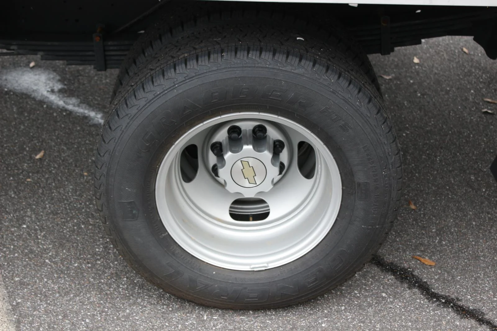 New 2025 Summit White Chevrolet 1WT image 20