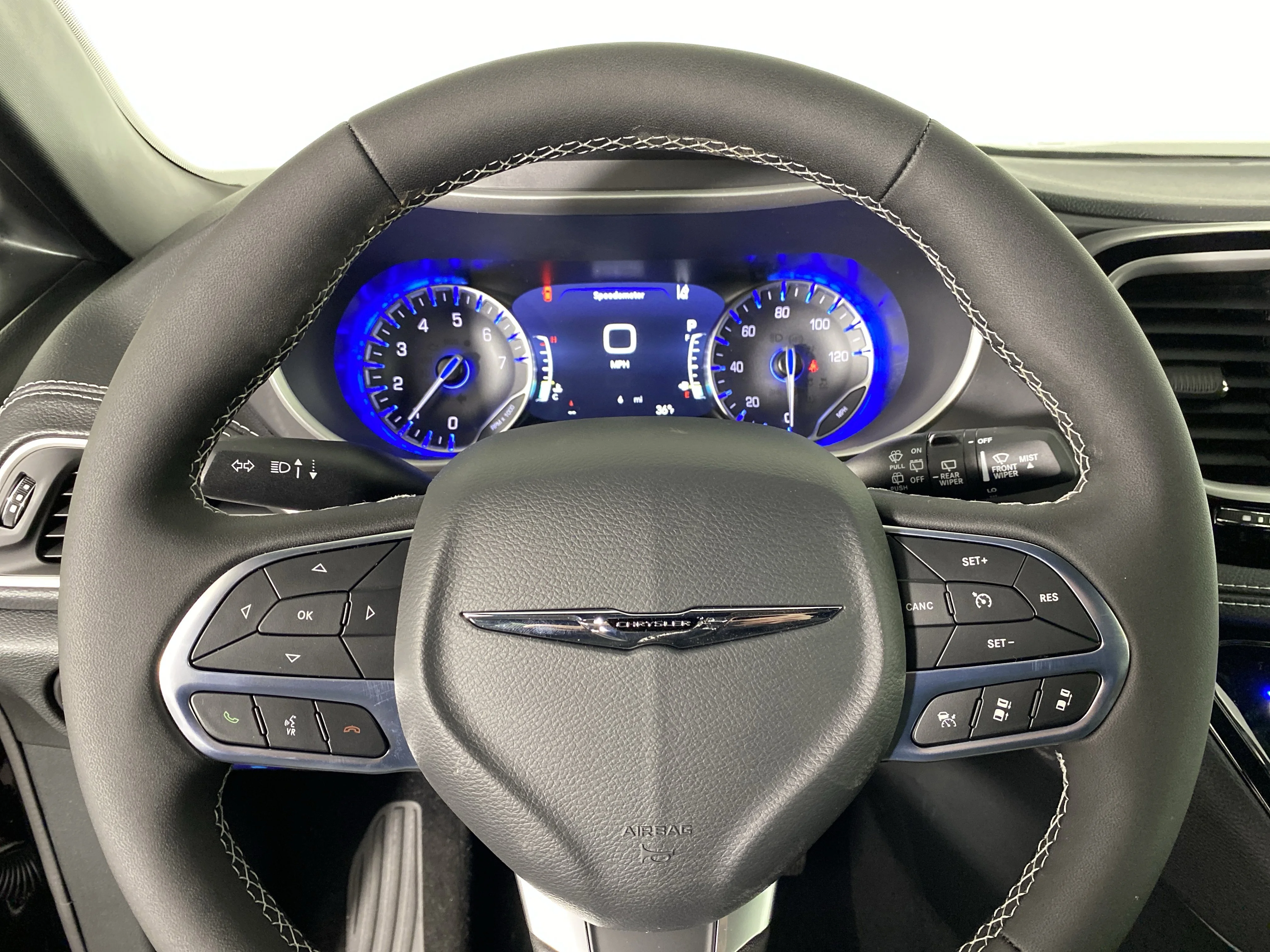 New 2026 Diamond Black Crystal Pearl-Coat Exterior Paint Chrysler Select image 17