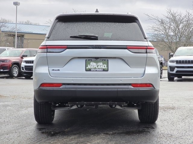 New 2026 Silver Zynith Exterior Paint Jeep Altitude image 28