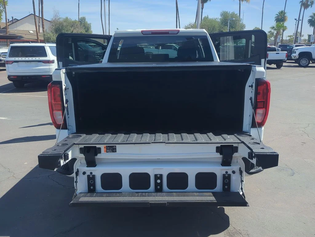 Used 2023 White GMC Elevation image 26