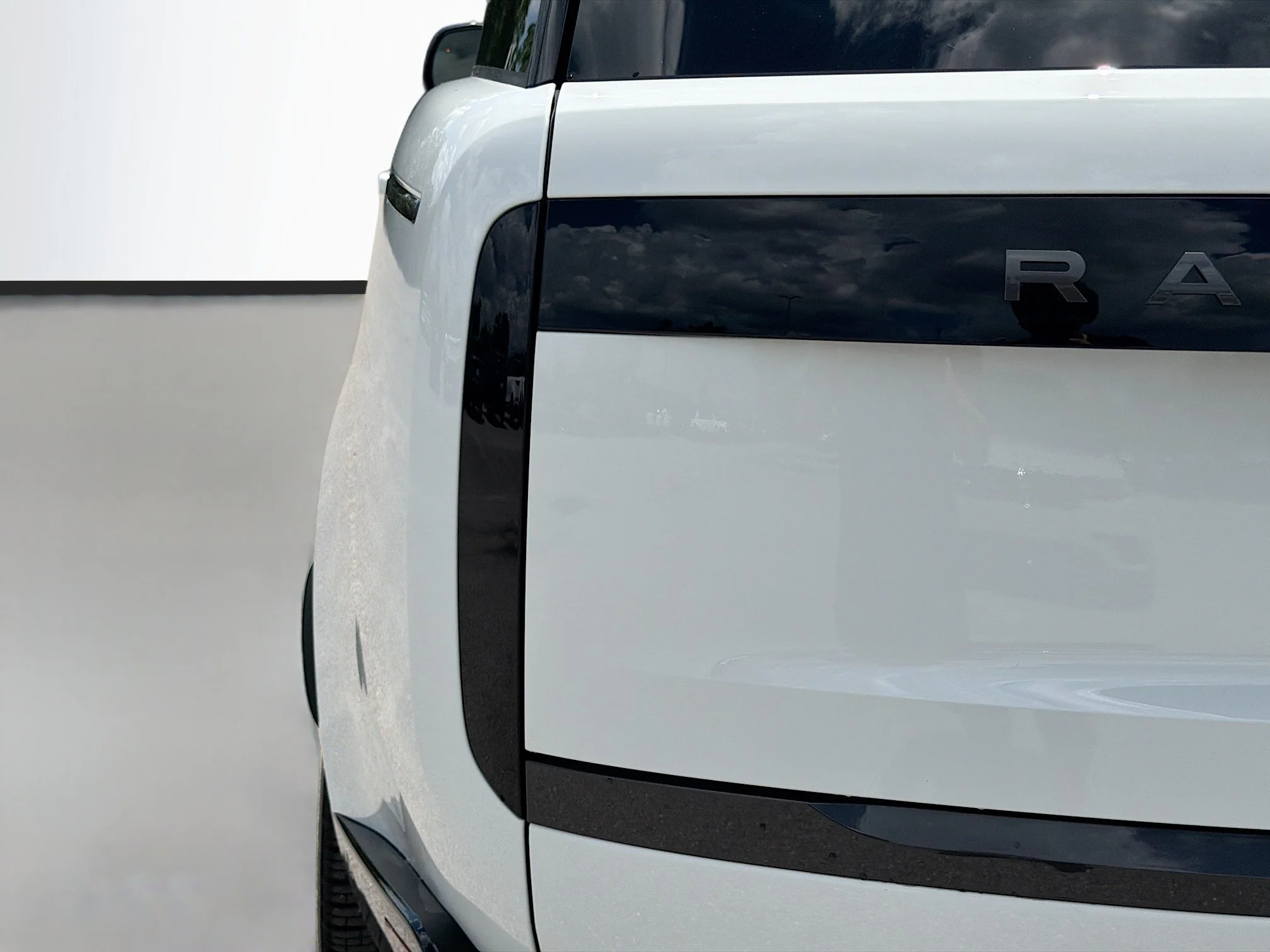 New 2026 Fuji White Land Rover SE image 10