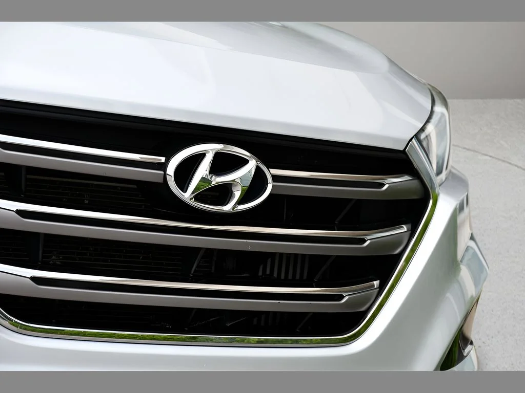 Used 2016 Chromium Silver Hyundai Limited image 10