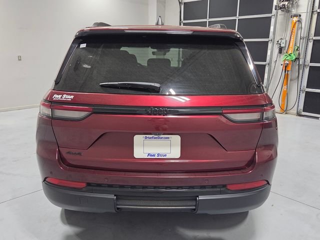 Used 2025 Red Jeep Altitude image 10