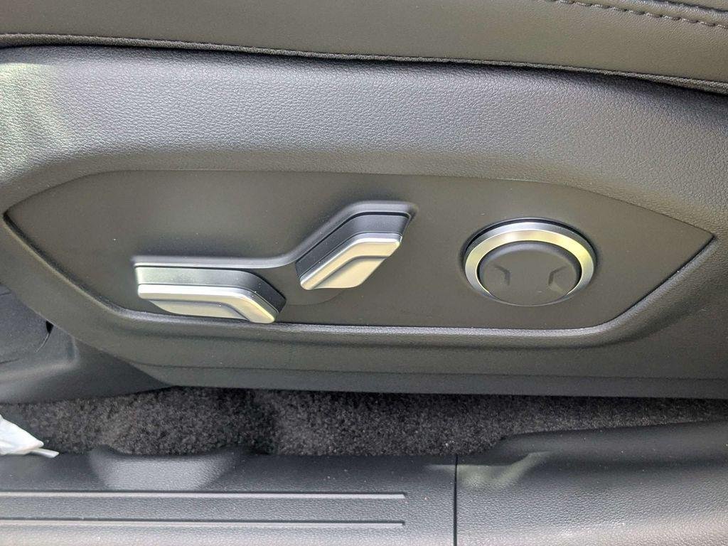 New 2027 White Hyundai SEL AWD image 18