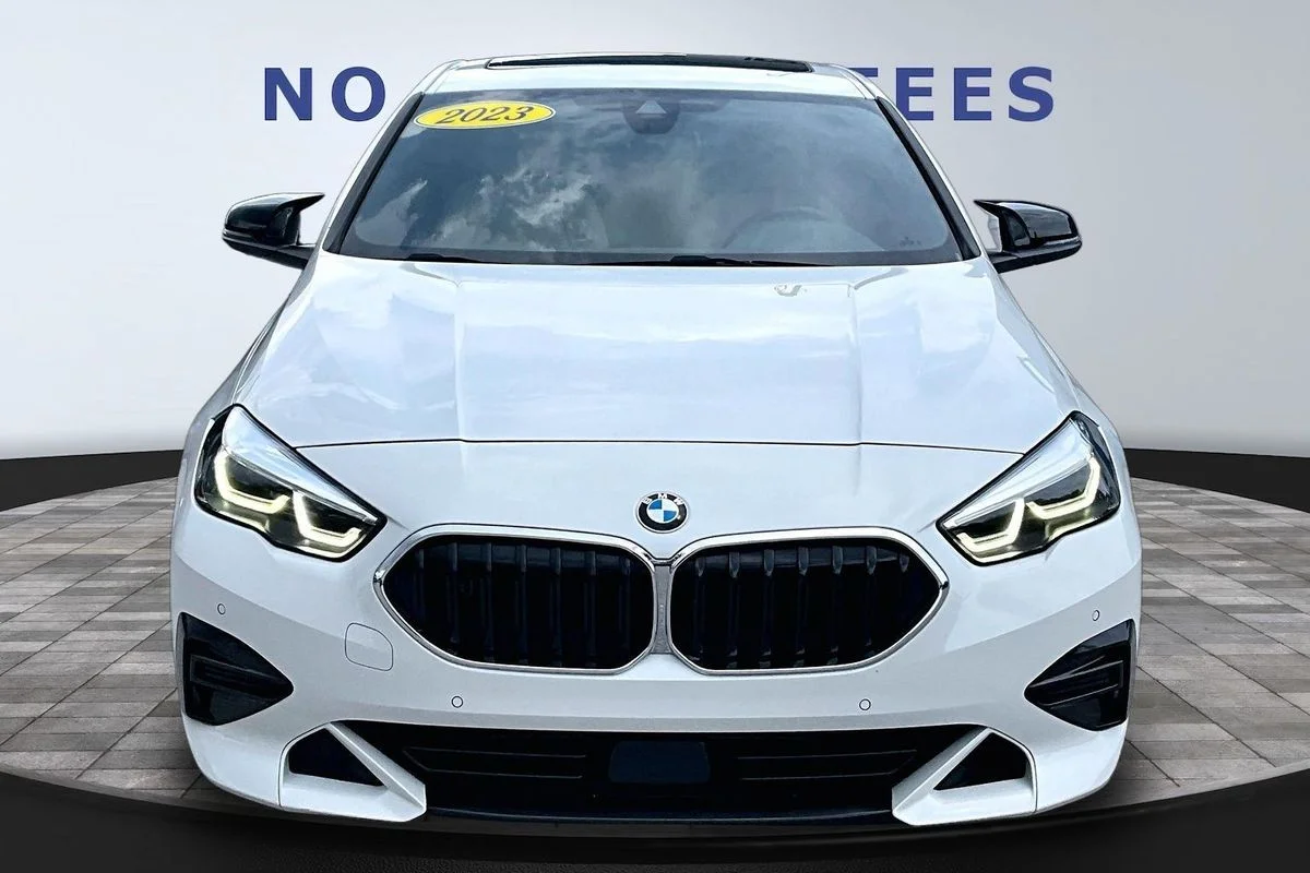 Used 2023  BMW i sDrive image 2