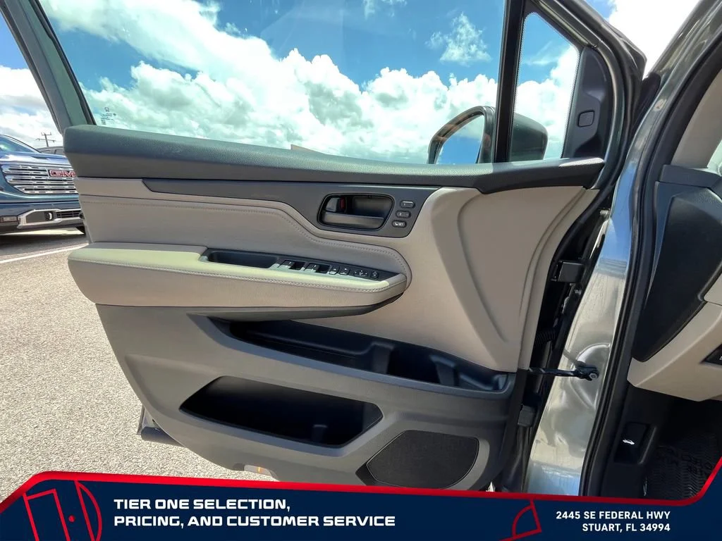 Used 2018 Green Honda Touring image 25