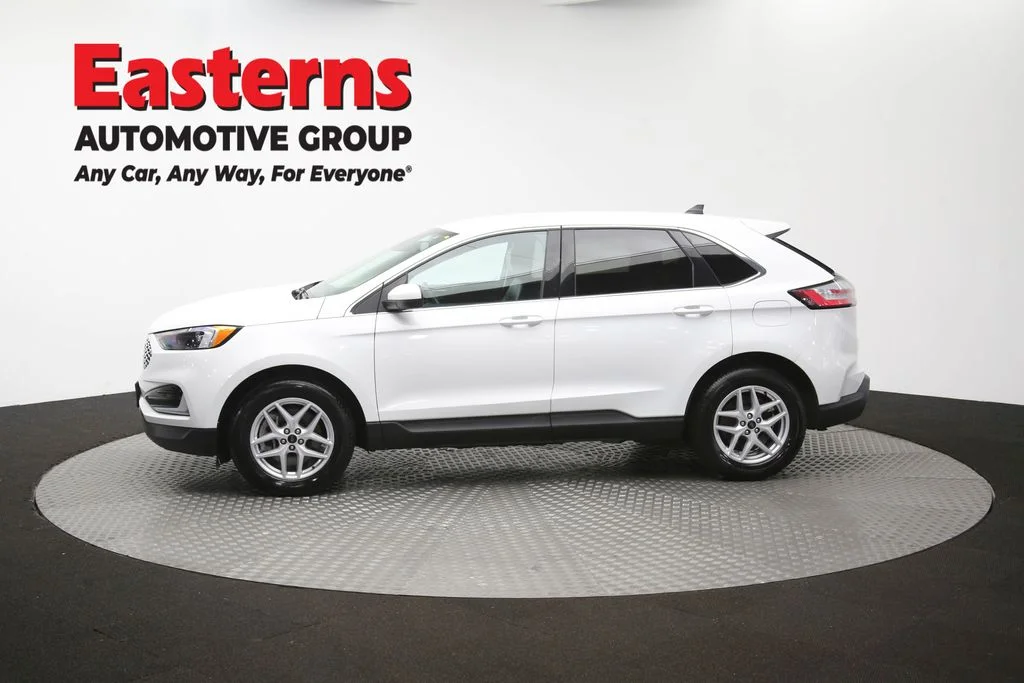 Used 2023 White Ford SEL image 58