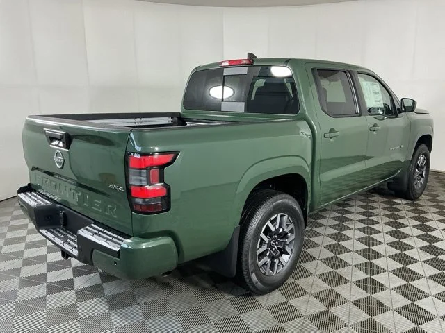 New 2027 Green Nissan SV image 8