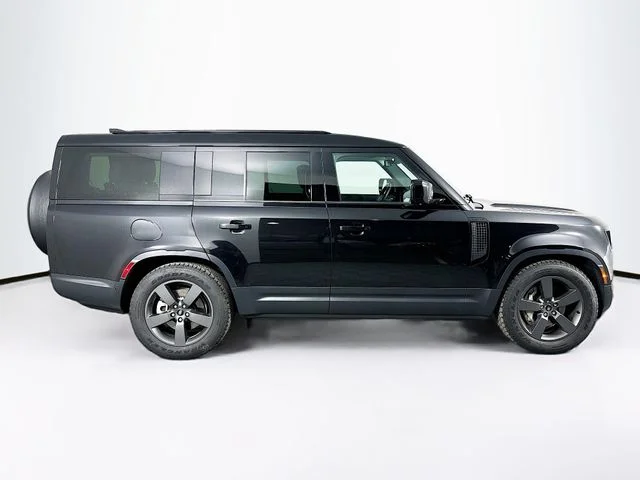 Used 2025 Black Land Rover S image 4