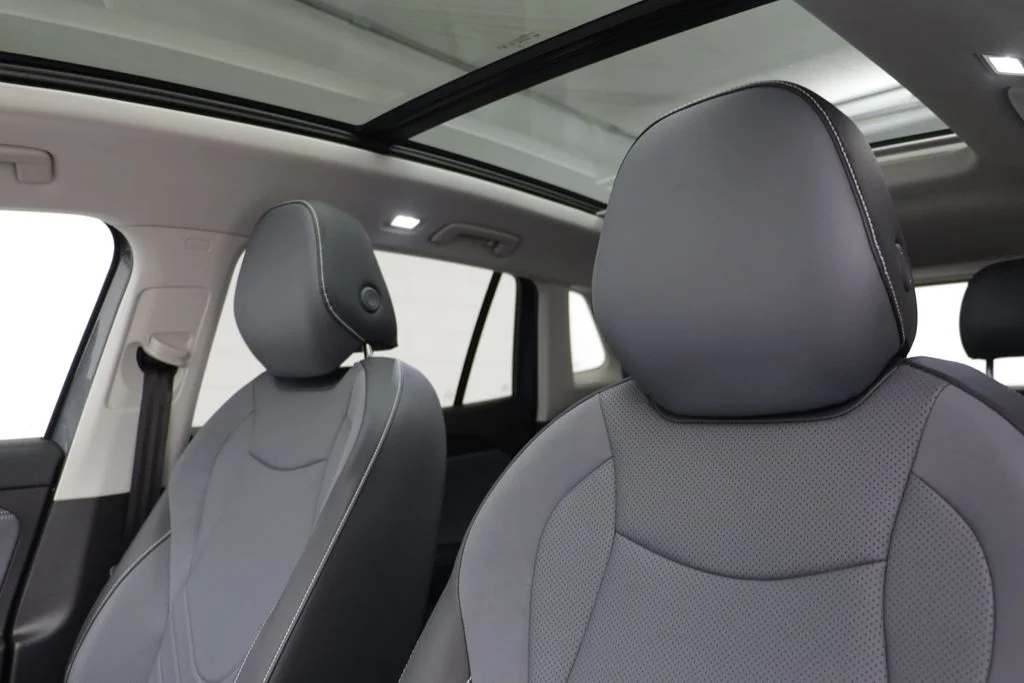 New 2026 Platinum Grey Volkswagen 2.0T SE image 13