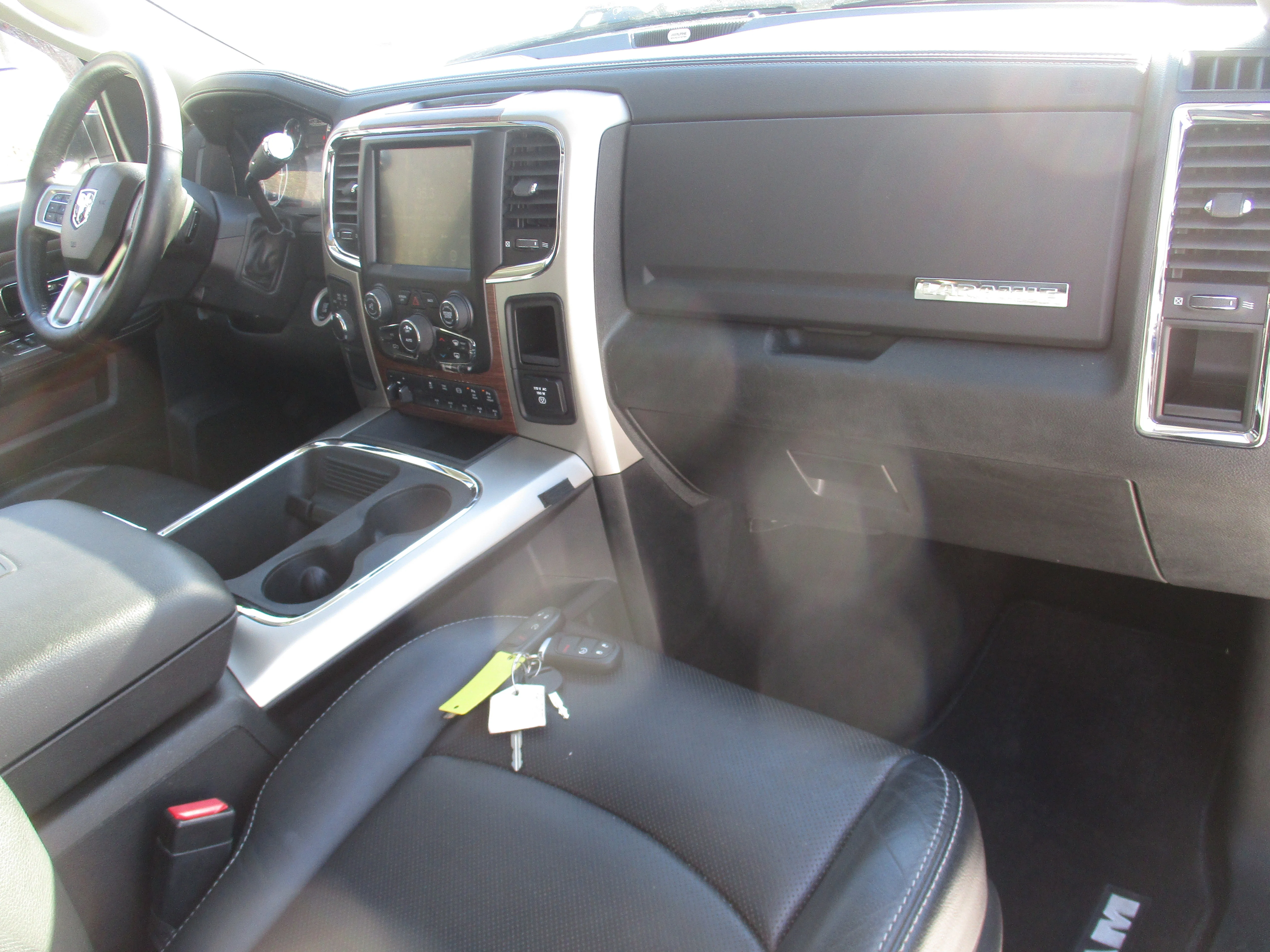 Used 2016 Brilliant Black Crystal Pearlcoat Ram Laramie image 29