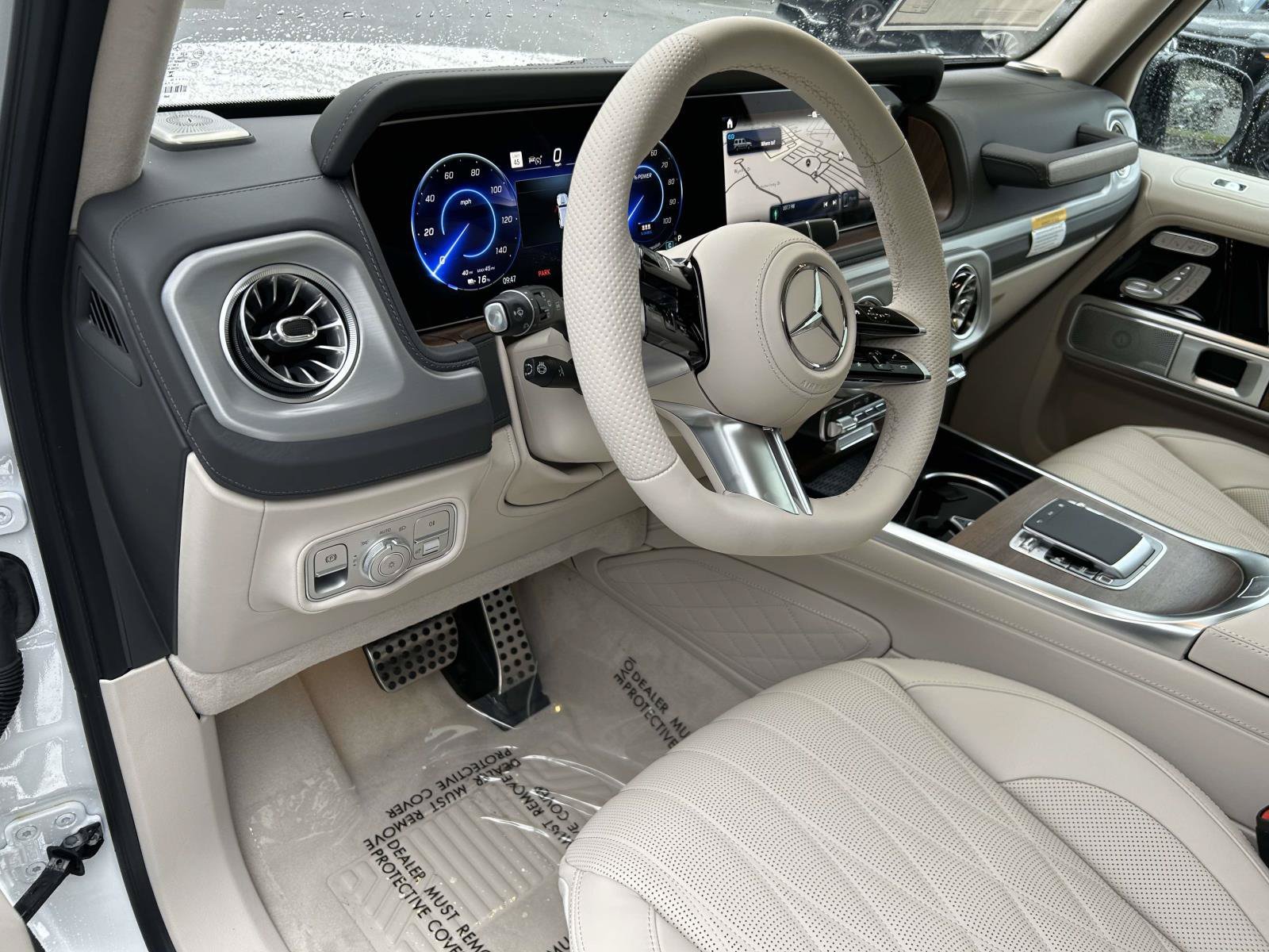 New 2027 MANUFAKTUR Moonlight White Metallic Mercedes-Benz G 580e SUV image 17
