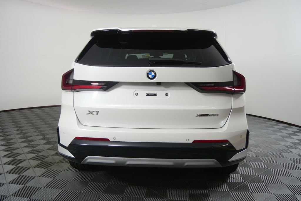 New 2026 Mineral White Metallic BMW xDrive28i image 4