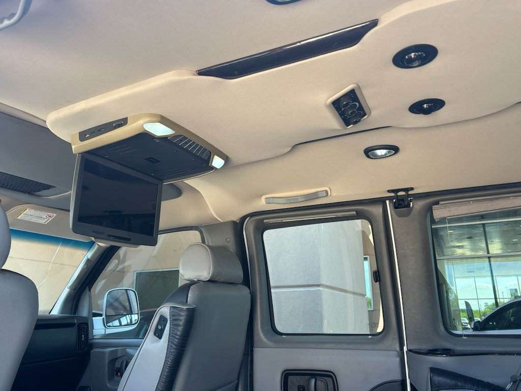 Used 2014 Quicksilver Metallic GMC Upfitter image 9