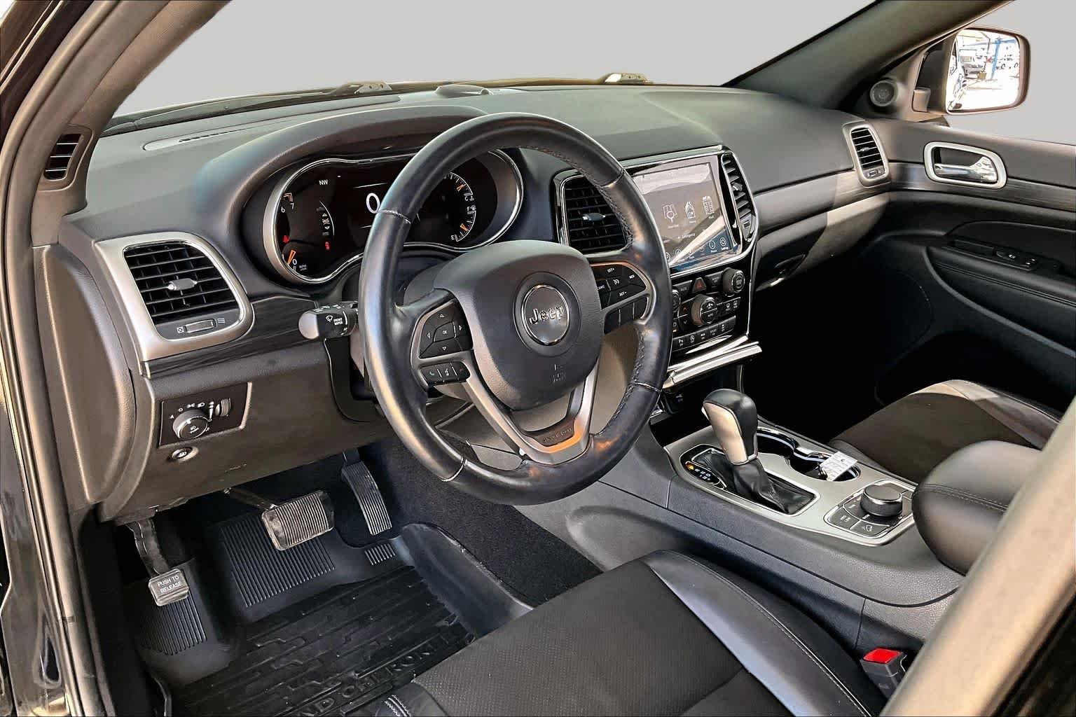 Used 2020 Diamond Black Crystal Pearlcoat Jeep North image 18