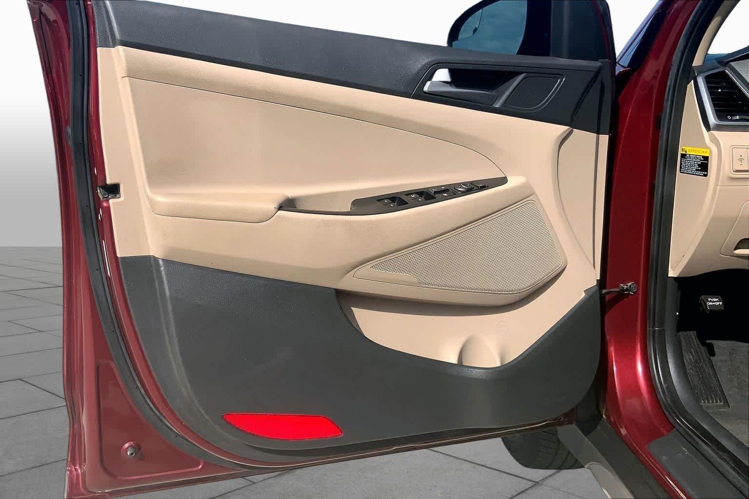 Used 2017 Ruby Wine Hyundai SE image 22