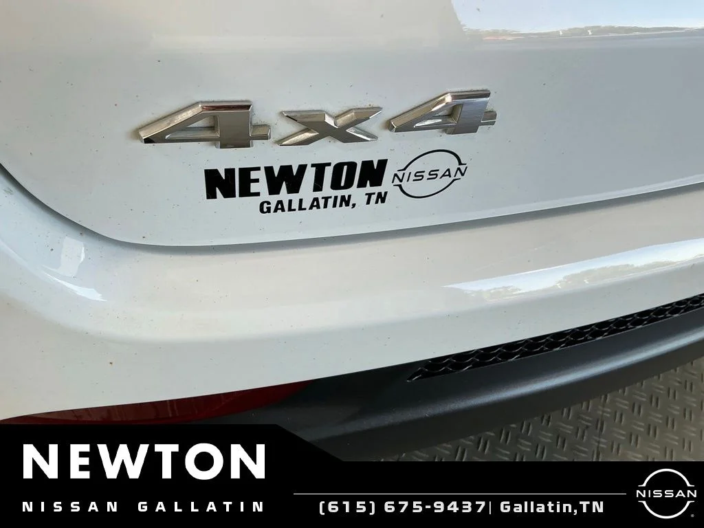 Used 2022 Bright White Clearcoat Jeep Latitude Lux image 7